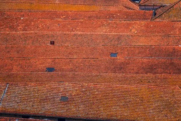 Vista de los tejados del casco antiguo de Oporto —  Fotos de Stock
