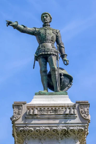 포르투갈의 토착 아들 인판테 돔 헨리크의 동상, V의 공작 — 스톡 사진
