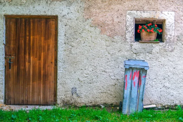 셀제, 슬로베니아 근처 집의 오래된 입구와 외관 — 스톡 사진
