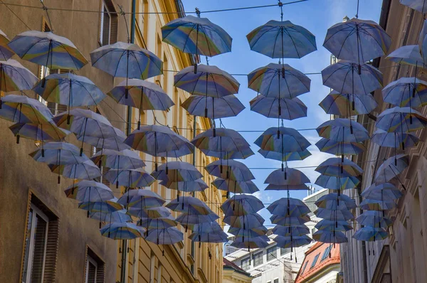 Gatuvy över Downtown i Bratislava, Slovakien — Stockfoto