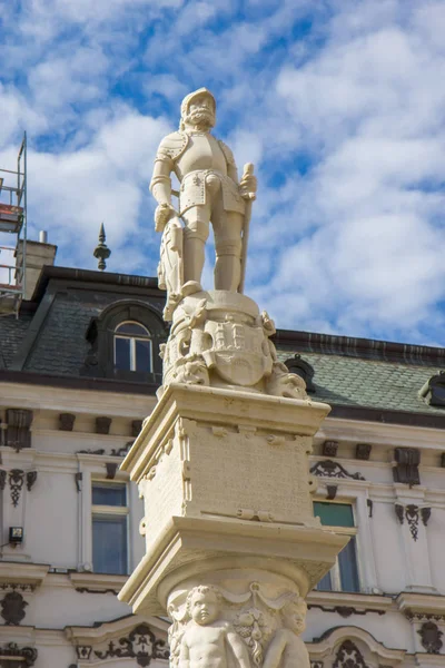 Roland fontein sculptuur in Bratislava — Stockfoto