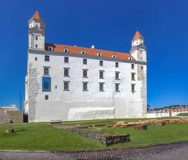 Castillo de Bratislava - Bratislavsky hrad en Bratislava, Eslovaquia —  Fotos de Stock