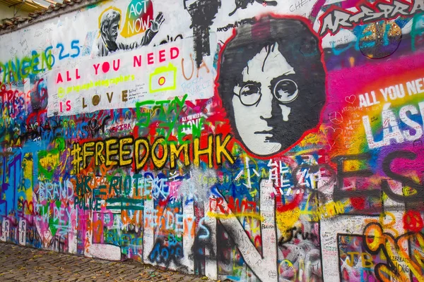 Стена Джона Леннона в Праге, Чехия — стоковое фото