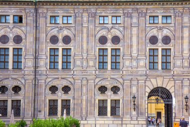 Almanya 'nın Münih kentindeki konutun avlusunun sorgusu