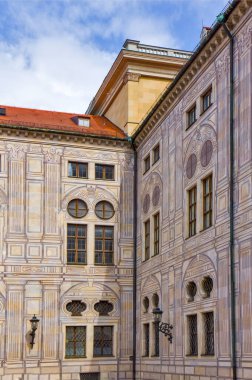 Almanya 'nın Münih kentindeki konutun avlusunun sorgusu