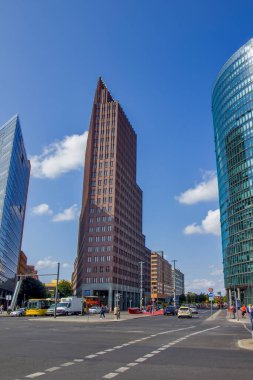 Berlin 'de Postdamer Meydanı' ndaki gökdelenler