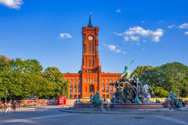 Красная Ратуша Мэрия Берлина — стоковое фото
