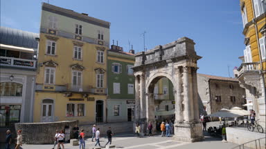 Pula, Hırvatistan dar sokak