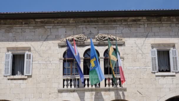 Bandeiras Croatas Janelas Fechadas Cidade Velha Dubrovnik Croácia — Vídeo de Stock