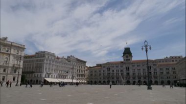 Kalabalık kare Trieste, İtalya