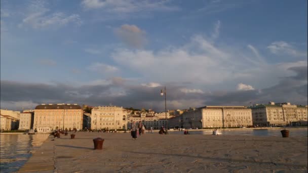 Plaza Llena Gente Trieste Italia — Vídeo de stock