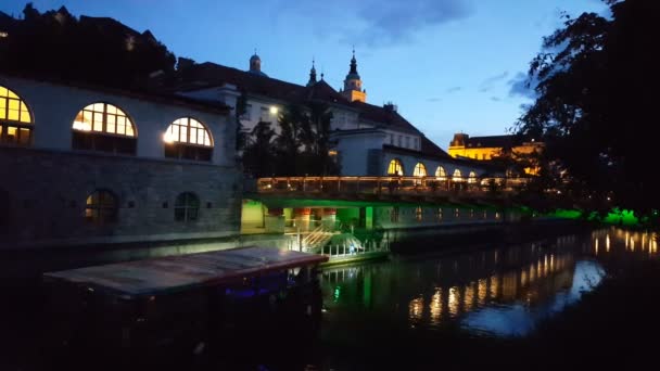 류블랴나 구시가에서 Ljubljanica — 비디오