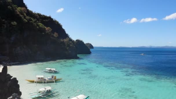 Video Giorno Della Spiaggia Sabbiosa — Video Stock