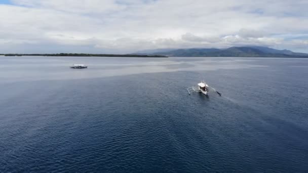 Los Barcos Viajan Cerca Playa Taytay Filipinas — Vídeos de Stock