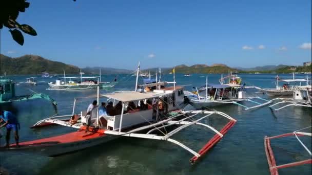 Turistas Viagem Barco Ilhas Nido Imagens Lapso Tempo — Vídeo de Stock