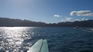 Taytay plajına yakın tekneler gezisi. Filipinler