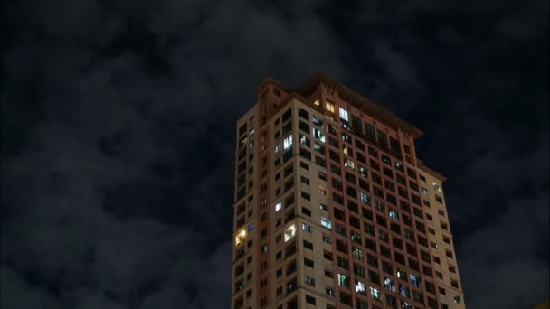 城市建筑在夜间 时间流逝 — 图库视频影像
