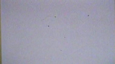 Vintage eski hasarlı Vhs Film karesi döngü / eski bir Vintage 4 k animasyon hasarlı Vhs film kaset, lekeleri, toz, tahıl, kir ve diğer modelleri ile