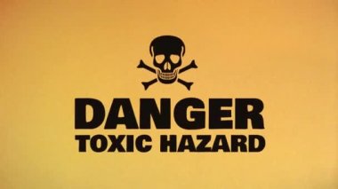 Dikkat tehlike simgesi üzerinde kötü eski Film kaset / uyarı uyarı simgesi simgesi, twitch, gürültü, aksaklık ve kötü de dahil olmak üzere eski film kaset etkisi ile animasyon efektleri arıyorum