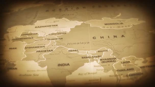 复古世界地图飞行背景 动画的复古历史世界地图旅行背景飞行与海洋 国家和城市的名字 — 图库视频影像