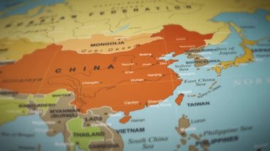 Dünya Haritası Arkaplan Uçuşu / 4k animasyonu çok renkli bir dünya haritası seyahat arka planında okyanus, ülkeler ve şehirlerle birlikte