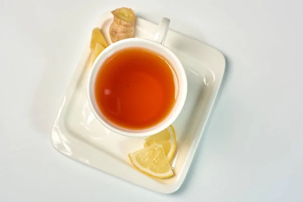 Чай Лимоном Імбиром Чай Білій Чашці Лимоном Імбиром Ізольовані Білому — стокове фото