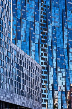 Yüksek katlı modern binalar. Bina dış yapı, inşa, gıda, ofis binası dış, gökdelen sırlı