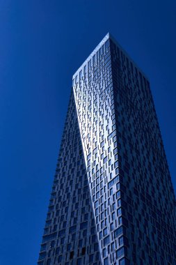 Yüksek katlı modern binalar. Bina dış yapı, inşa, gıda, ofis binası dış, gökdelen sırlı