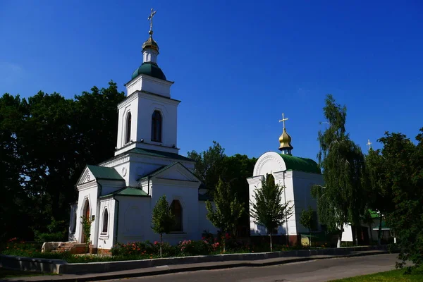 Золотой Купол Крест Фоне Голубого Неба — стоковое фото