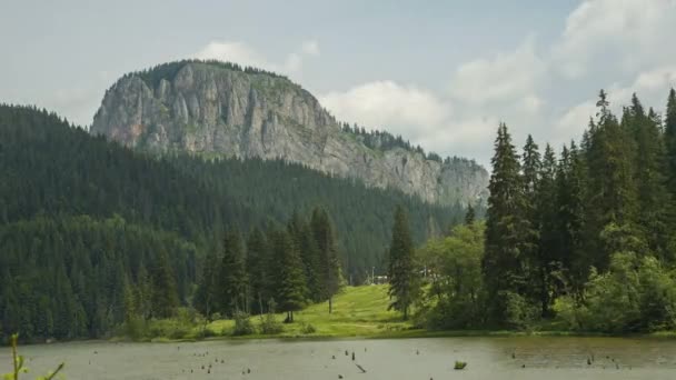 Timelapse en las montañas del Lago Rojo — Vídeo de stock