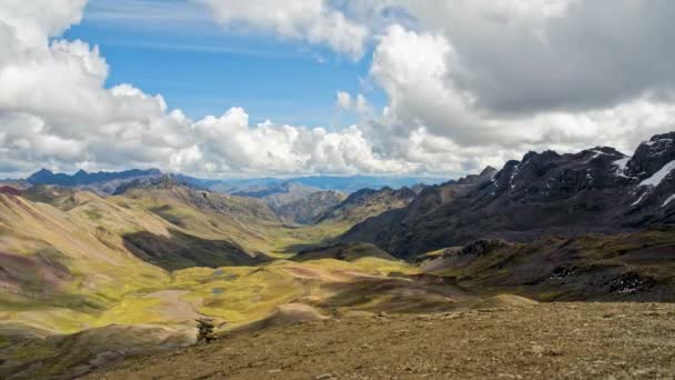 Timelapse av Rainbow Mountain i en solig dag — Stockvideo