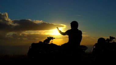 Beni gün batımı ile Atv