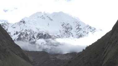 Salkantay dağlarda yolun Machu Pichu Trekking.