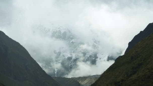 Salkantay πεζοπορία στα βουνά — Αρχείο Βίντεο