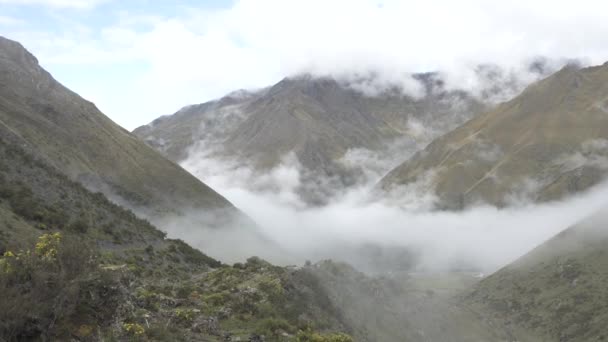 Salkantay Trekking en las Montañas — Vídeo de stock