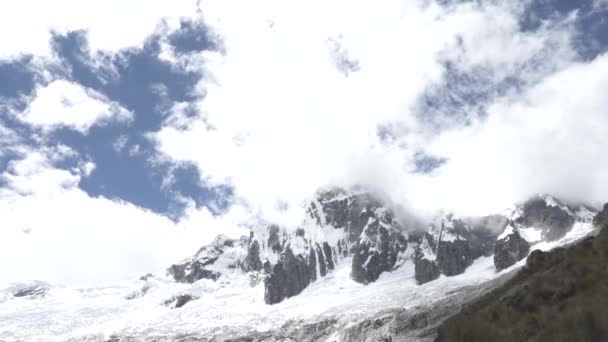 Πεζοπορία στα βουνά Huaraz Σάντα Κρουζ — Αρχείο Βίντεο