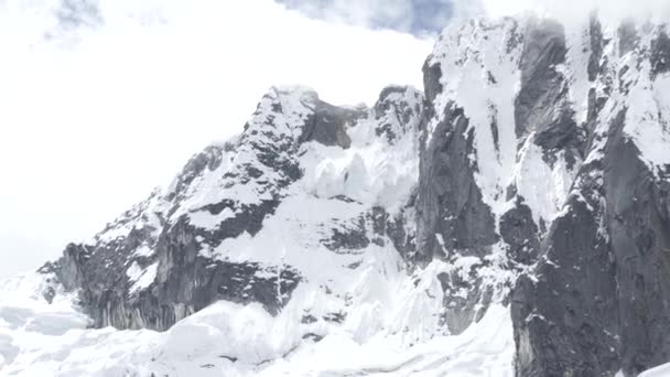 サンタクルーズ ワラス山脈のトレッキング — ストック動画