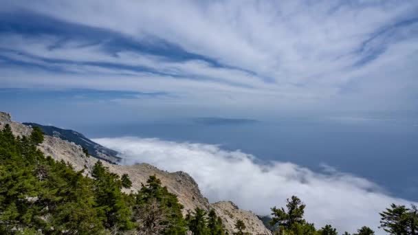 Mount Ainos Timelapse van bovenaf met zeezicht — Stockvideo