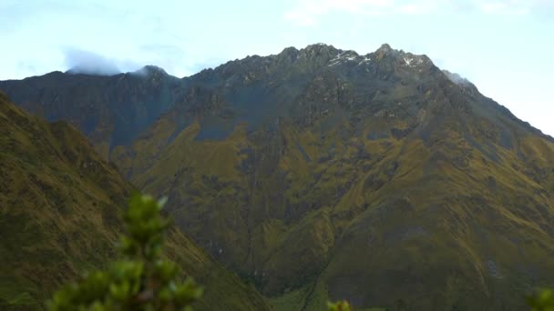 Salkantay Trekking nas montanhas — Vídeo de Stock