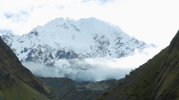 Salkantay Trekking nas montanhas — Vídeo de Stock