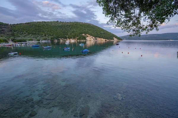 Desimi Beach Golf ve temiz su ile ada yakın — Stok fotoğraf