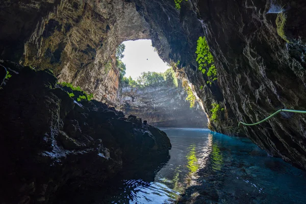 Cavernas de Melissani em Ilha de Kefalonia Grécia — Fotografia de Stock