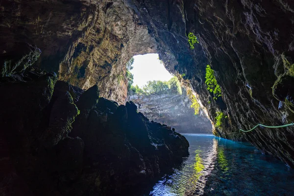 Cavernas de Melissani em Ilha de Kefalonia Grécia — Fotografia de Stock