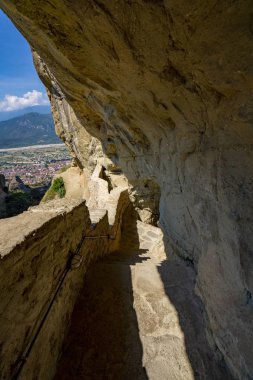Meteora güzel Stone şekillere ve onlara Manastırı ile Dağları