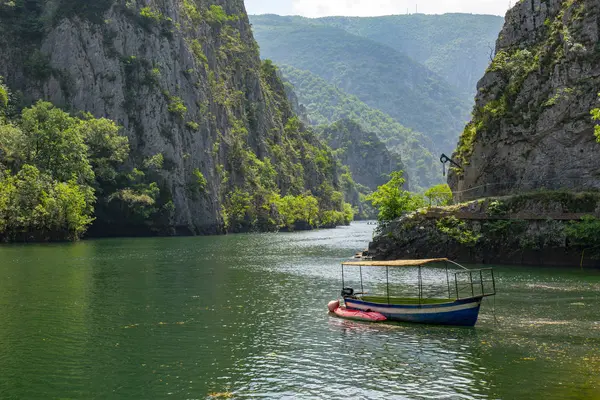 Македонія Каньйон Matka їздити на човні в долині — стокове фото