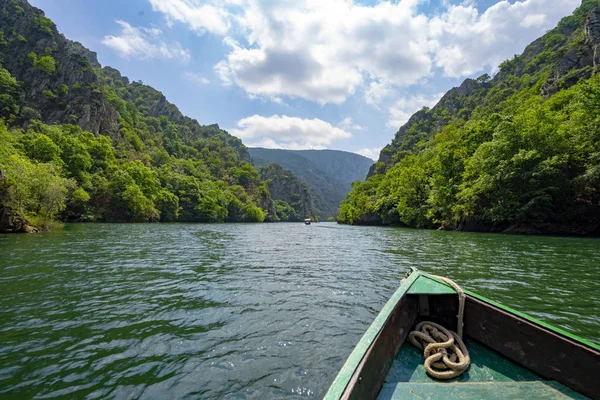 Mazedonien Canyon Matka Bootsfahrt im Tal — Stockfoto