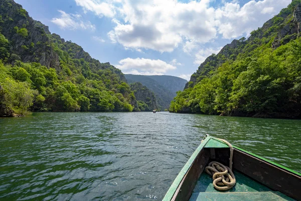 Macedonia Canyon Matka boottocht in de vallei — Stockfoto