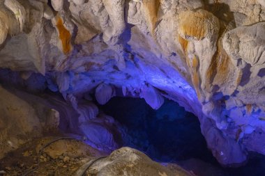 Makedonya 'nın Matka Kanyonu 'nda Vrelo Mağarası
