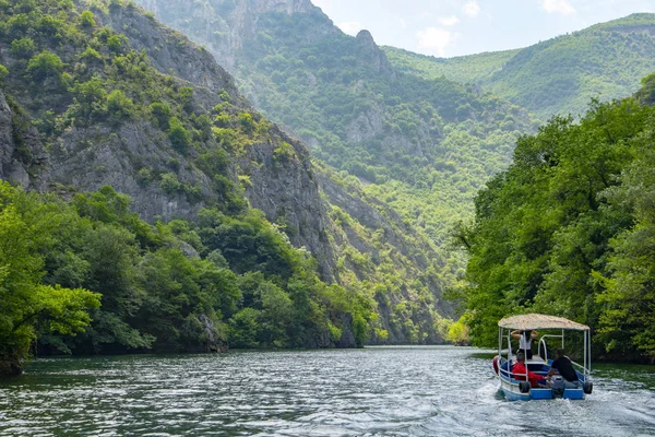 Македонія Каньйон Matka їздити на човні в долині — стокове фото