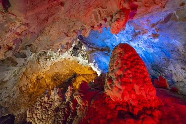 Makedonya 'nın Matka Kanyonu 'nda Vrelo Mağarası Telifsiz Stok Imajlar
